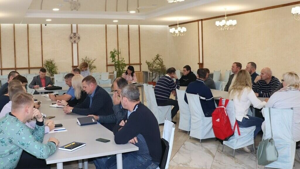     Более 40 сотрудников филиала ПАО «Россети Центр и Приволжье» – «Удмуртэнерго» – члены профсоюза компании, уполномоченные лица по охране труда – собрались на выездное совещание в пос. Ува для того, чтобы обновить свои знания.