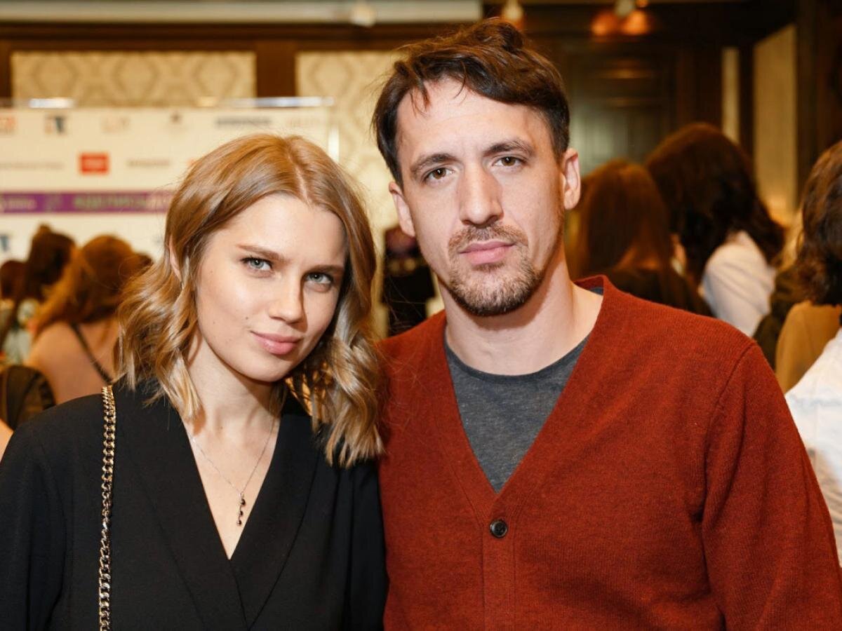 Бывшая супруга Смольянинова Дарья Мельникова разделяет его взгляды.