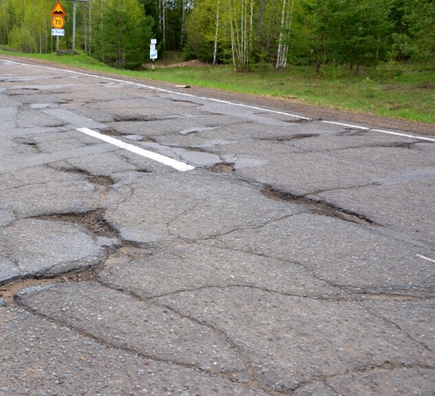 Разбитая дорога.