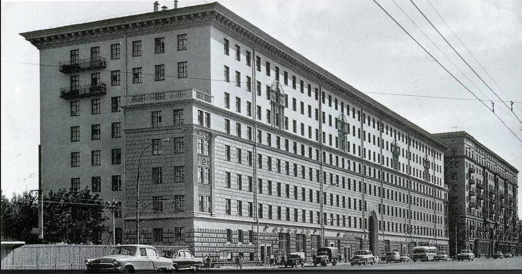 Сталинка 1940 года постройки на Ленинском проспекте, 11 в Москве. Источник фото: retromap.ru
