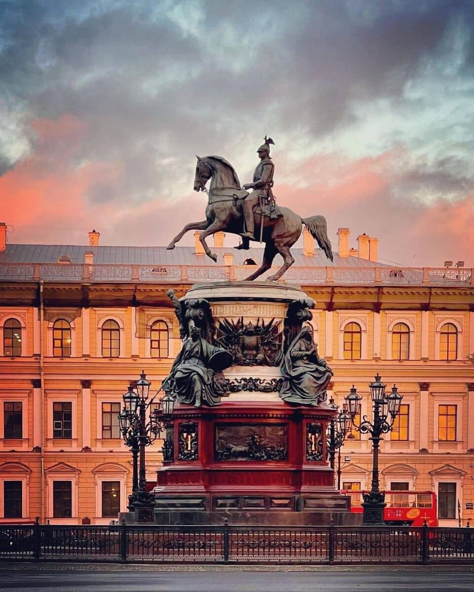 Памятник Николаю Первому в Санкт-Петербурге