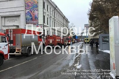    Затруднение движения из-за пожара в усадьбе © Telegram-канал «Дептранс. Оперативно»