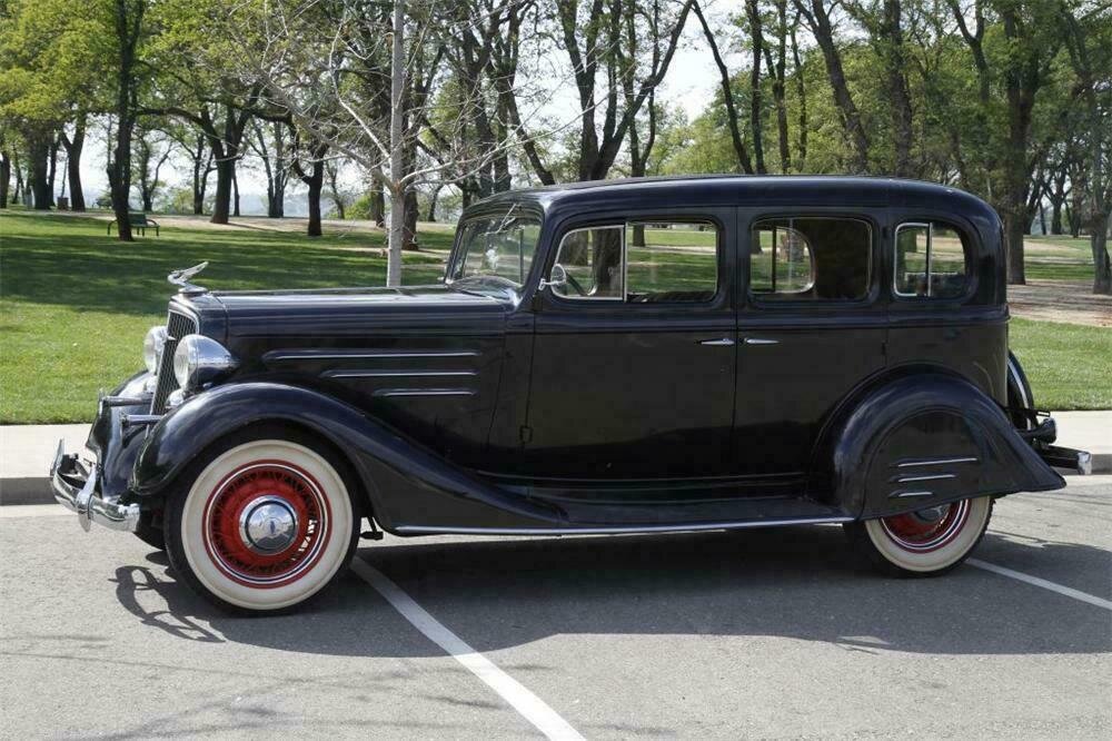 Для сравнения: базовый седан Chevrolet.