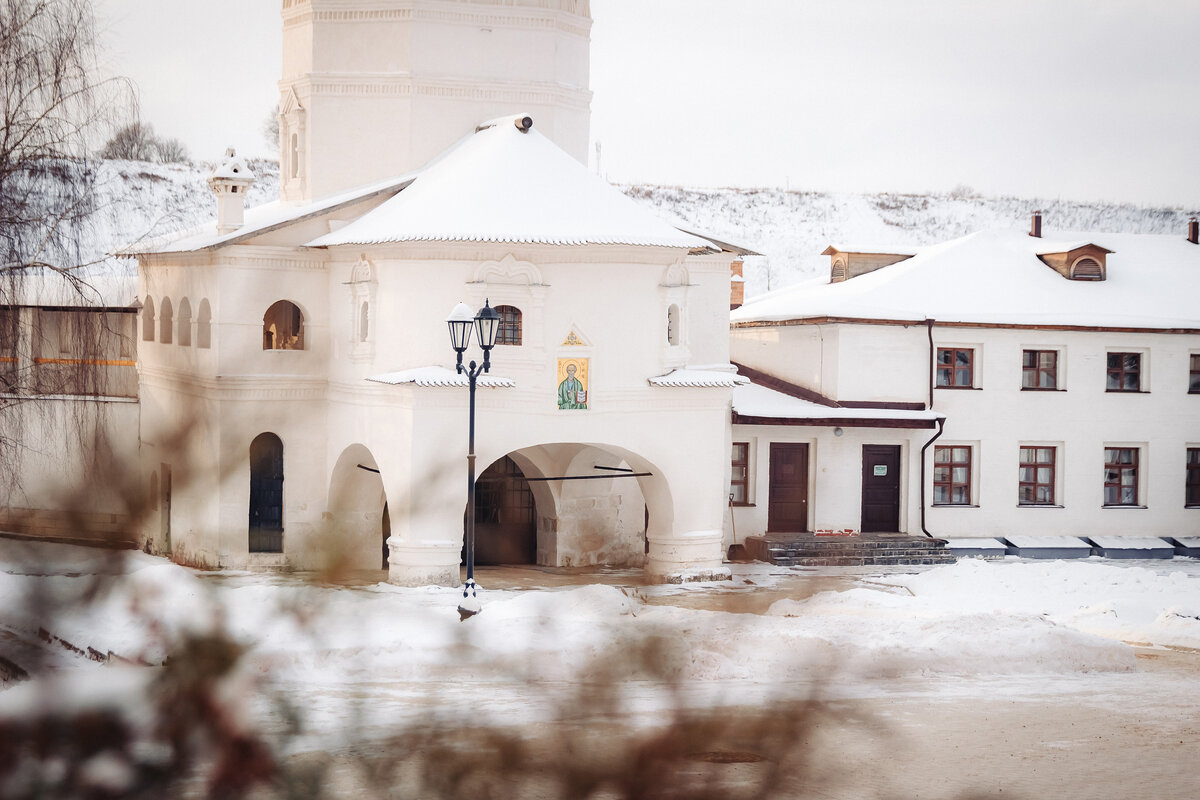 Старицкий монастырь Иконная Лавка