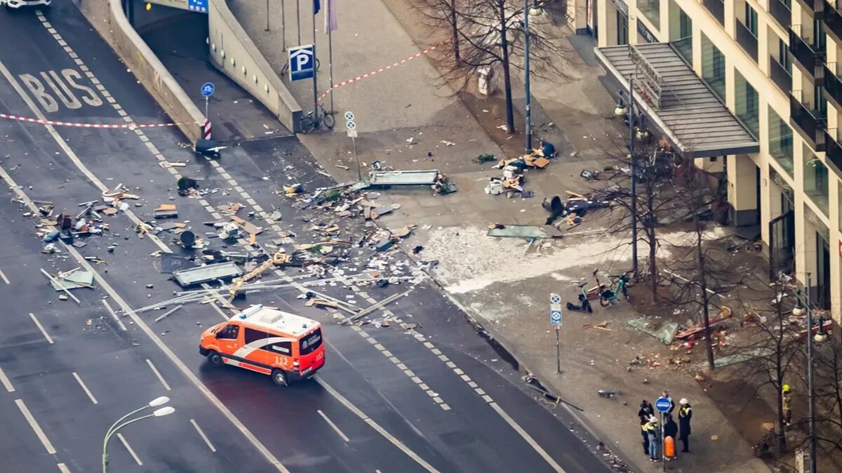 Самый большой в мире аквариум лопнул и затопил отель в центре Берлина | Весь  Искитим | Дзен