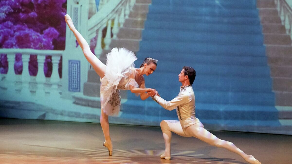    Балет Петра Чайковского "Щелкунчик" с эффектами 3D в Томске© РИА Новости / Яков Андреев