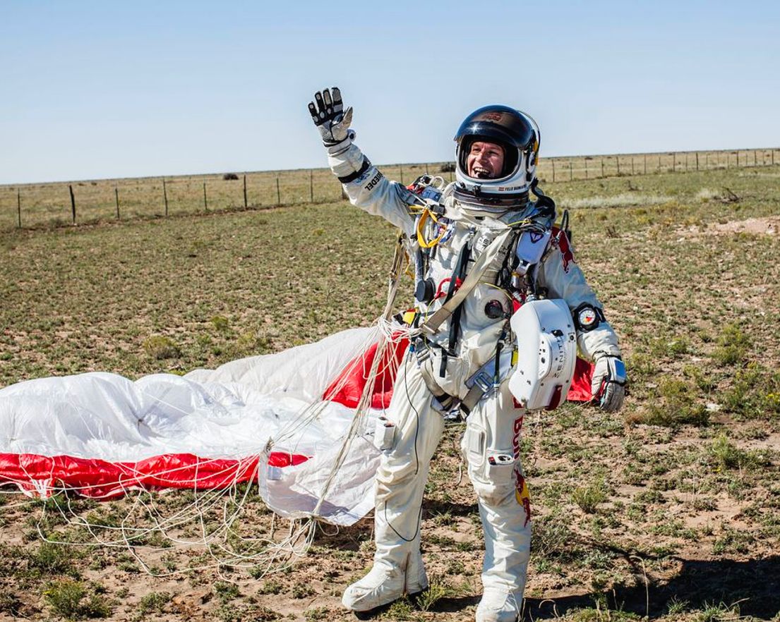 Этот космонавт десять лет удерживал мировой рекорд. Felix Baumgartner прыжок из стратосферы.