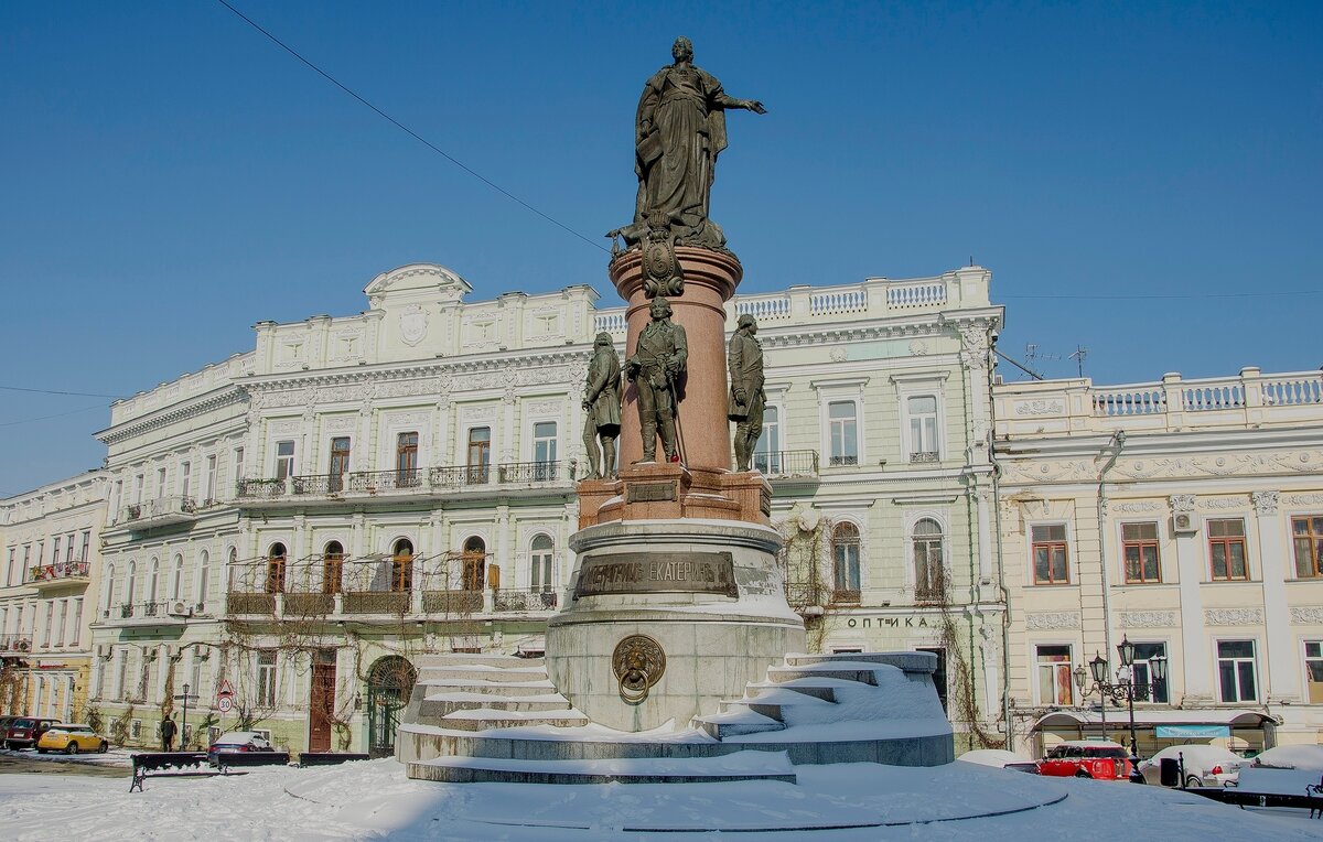    Памятник Екатерине II и ее сподвижникам (памятник основателям Одессы)  Stanislaw1999/Shutterstock/Fotodom