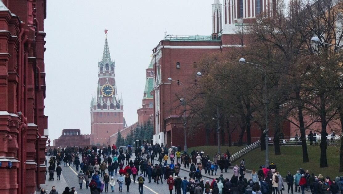     Согласно сообщению научного руководителя Гидрометцентра России Романа Вильфанда, первый день 2023 года может оказаться рекордно теплым за последние 50 лет. За 144 года наблюдений самая высокая температура воздуха в этот день была зафиксирована в 1973 году (+4,2°C).