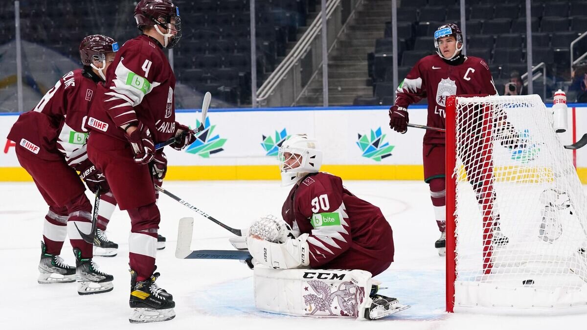    Хоккеисты молодежной сборной Латвии© Фото : Сайт IIHF