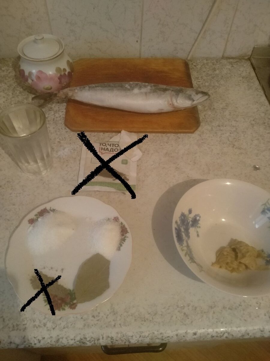 У автора рецепта указан просто черный перец. Сделала фотографию с черным молотым перцем. После начала просматривать рецепт, там оказался черный перец горошком. Поэтому чтобы не вводить читателей и подписчиков в заблуждение, зачеркнула на своей фотографии черный молотый перец. Рекомендуется добавлять именно черный перец горошком!!!