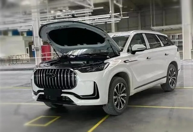 На фото из соцсети: кроссовер Chery Tiggo 9 в цехах автозавода 