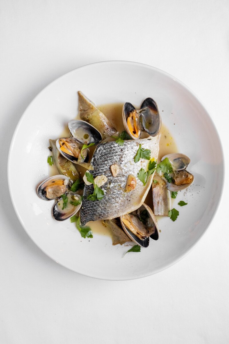    Филе сибаса с артишоками и вонголе