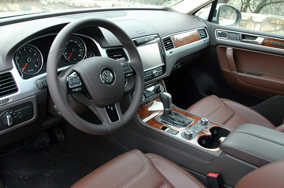 Volkswagen Touareg 2011 салон