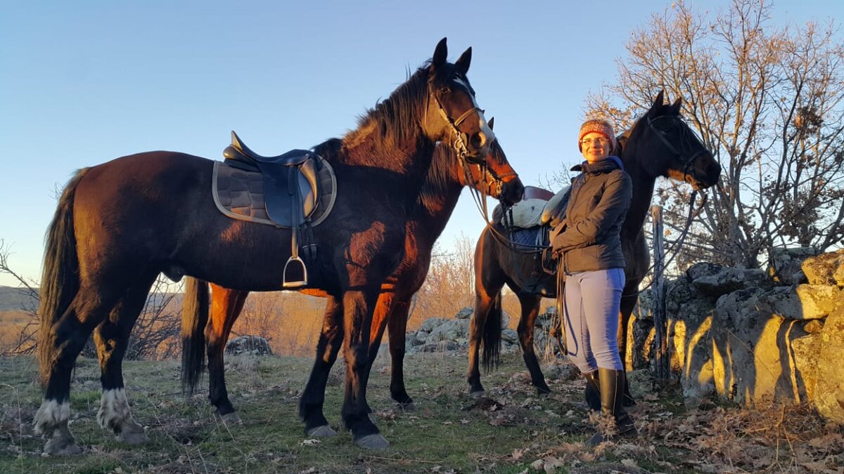Это я с тремя моими лошадками. Четвертый на другом фото будет.