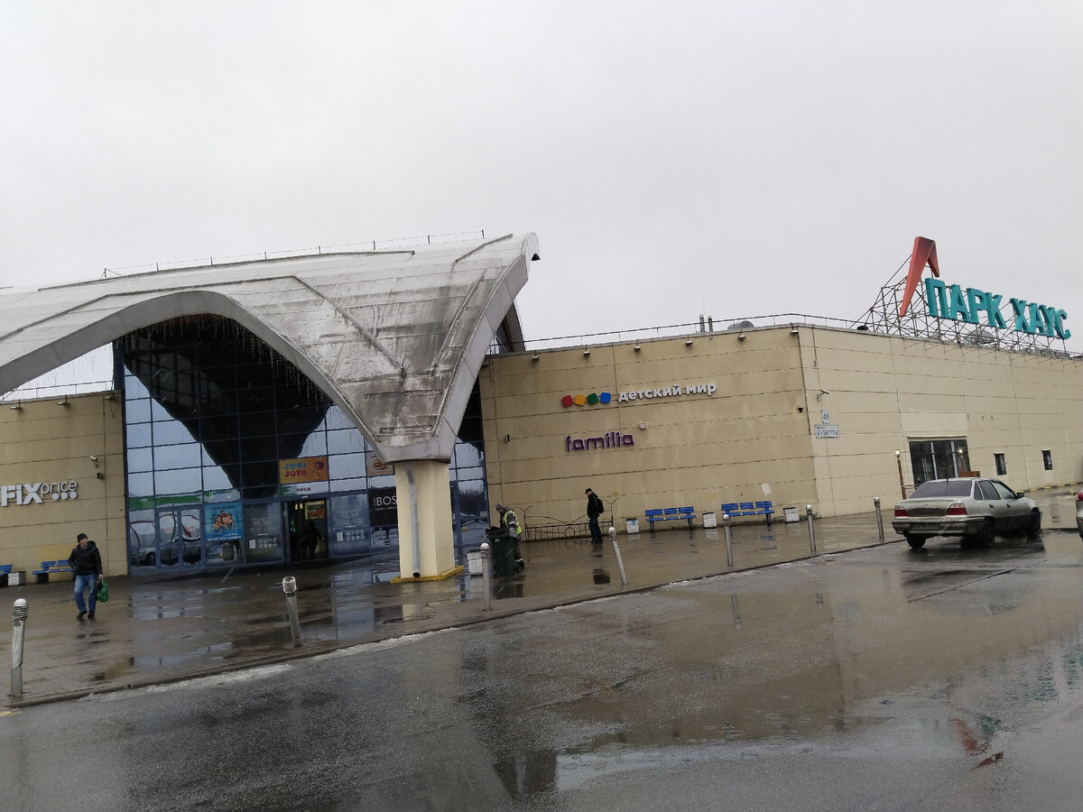 Вход в торговый комплекс