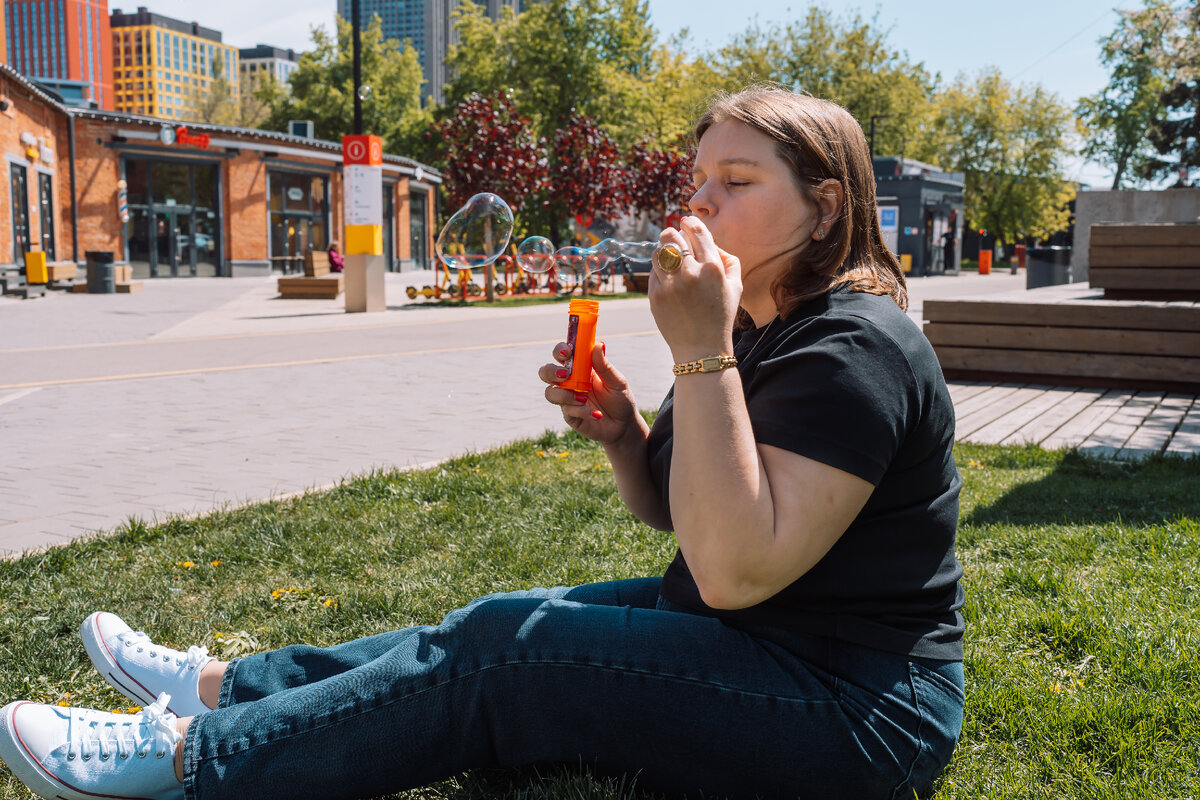 Всем привет! Меня зовут Елена Сокол и я логопед -практик. Я помогаю обычным мамам из нашей с нами жизни заниматься с детьми самостоятельно. Адепт семейного образования.