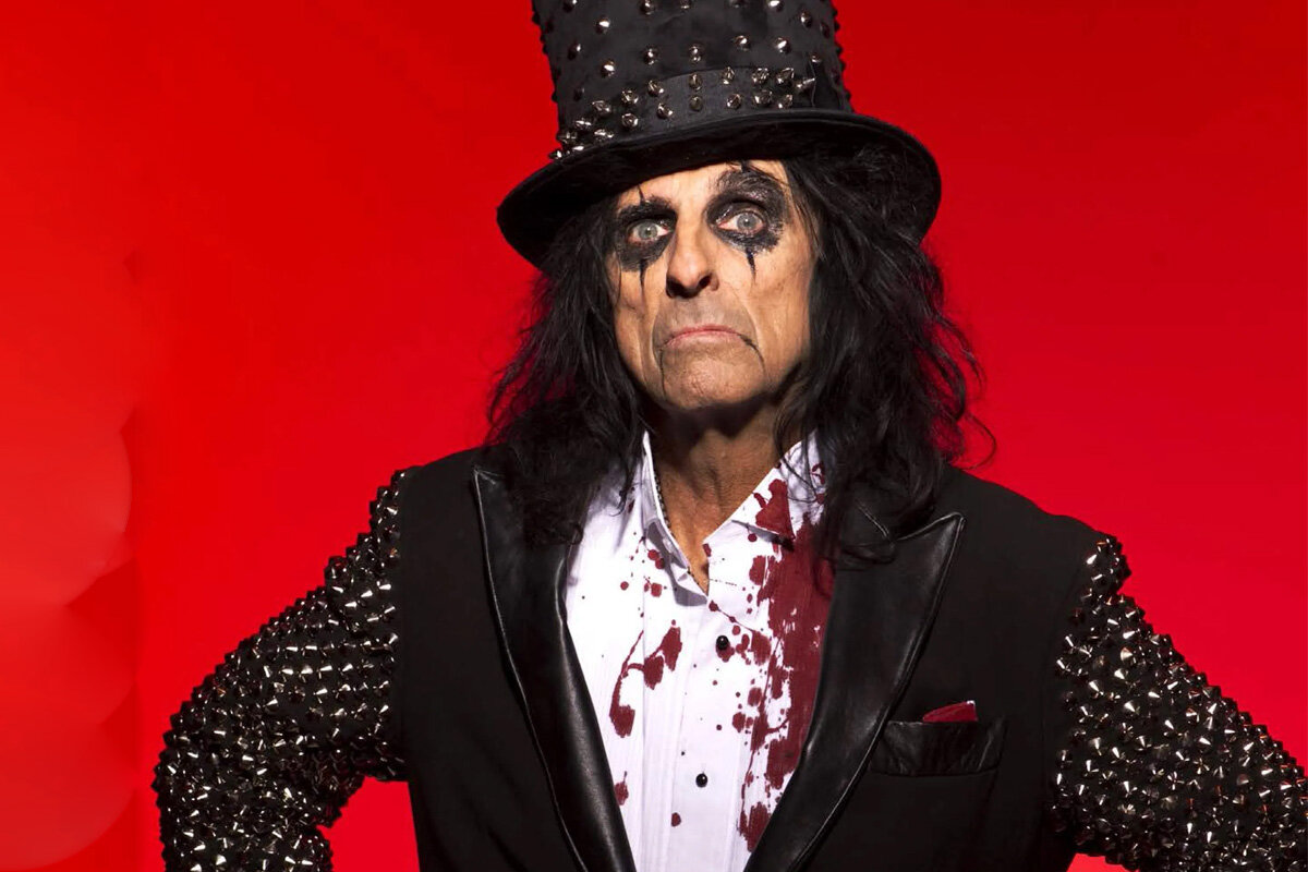 Элис Купер (англ. Alice Cooper, при рождении Винсент Дэймон Фурнье (или Фёрниэр — англ. Vincent Damon Furnier; род. 4 февраля 1948, Детройт) — американский рок-певец и автор песен. Купер был одним из первых шок-рокеров и стал, как отмечает All Music Guide, королём этого жанра, своей новаторской деятельностью радикально расширив рамки представлений о сценических возможностях рок-артиста