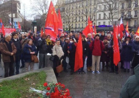    В Париже полиция разогнала украинцев-провокаторов на митинге в память защитников Сталинграда