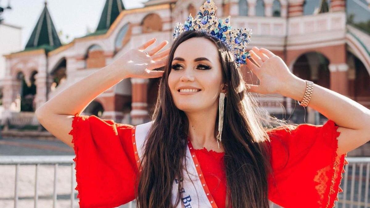    Елена Максимова:instagram.com/maxelen