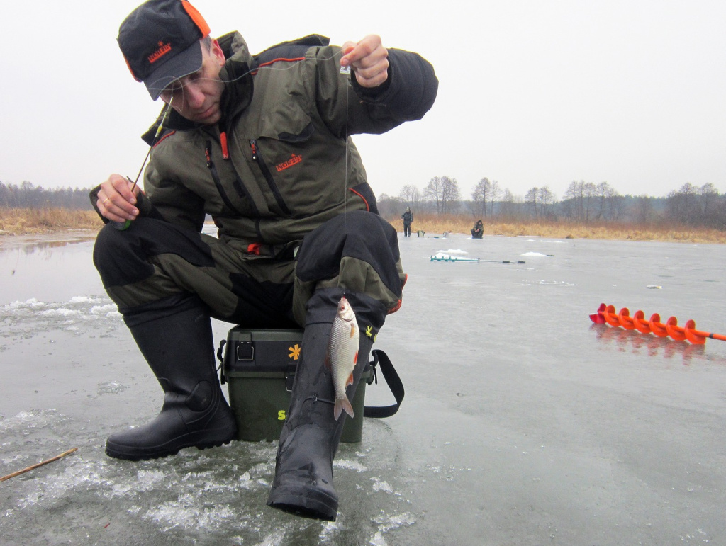 К ловле со льда в речных заливах и затонах в рыболовной среде особое отношение.-2