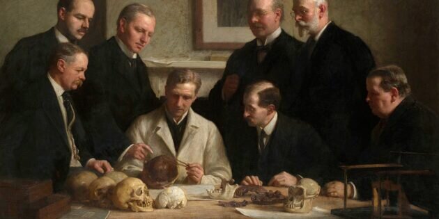 Портрет изучающих череп пилтдаунского человека археологов. Джон Кук, 1915. Изображение: Wikimedia Commons📷
