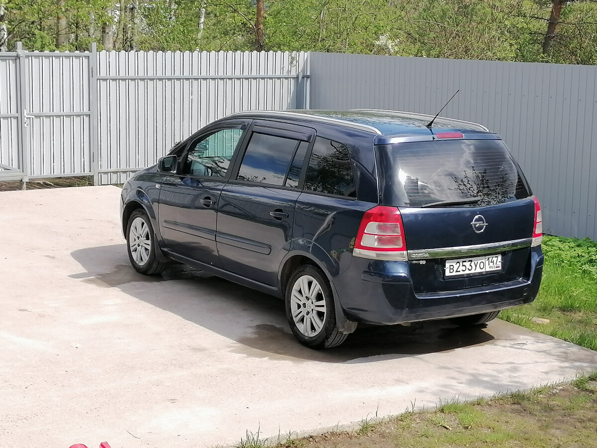 Не собирался продавать, ухаживал за тачкой.