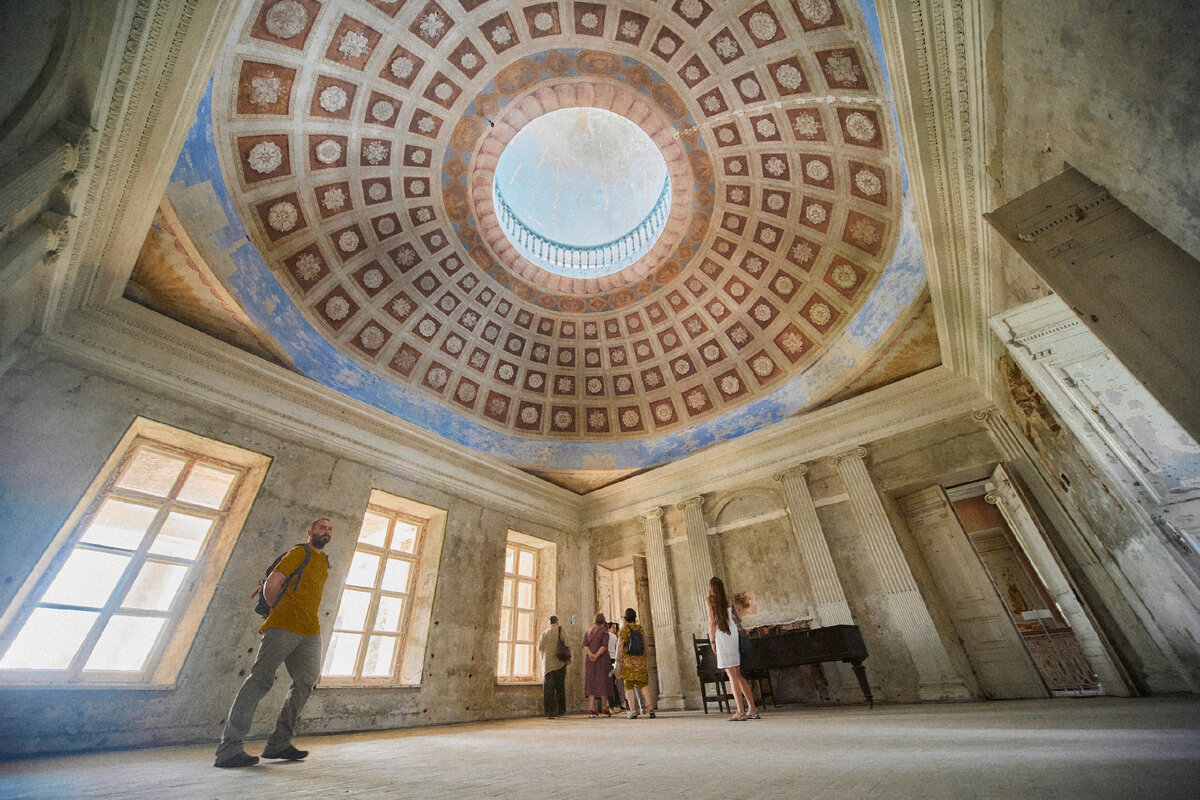 На фото: Гостиная в главном доме усадьбы Знаменское-Раек в Тверской области. Фото: Дмитрий Павленко
Сообщество: https://vk.com/public189247543