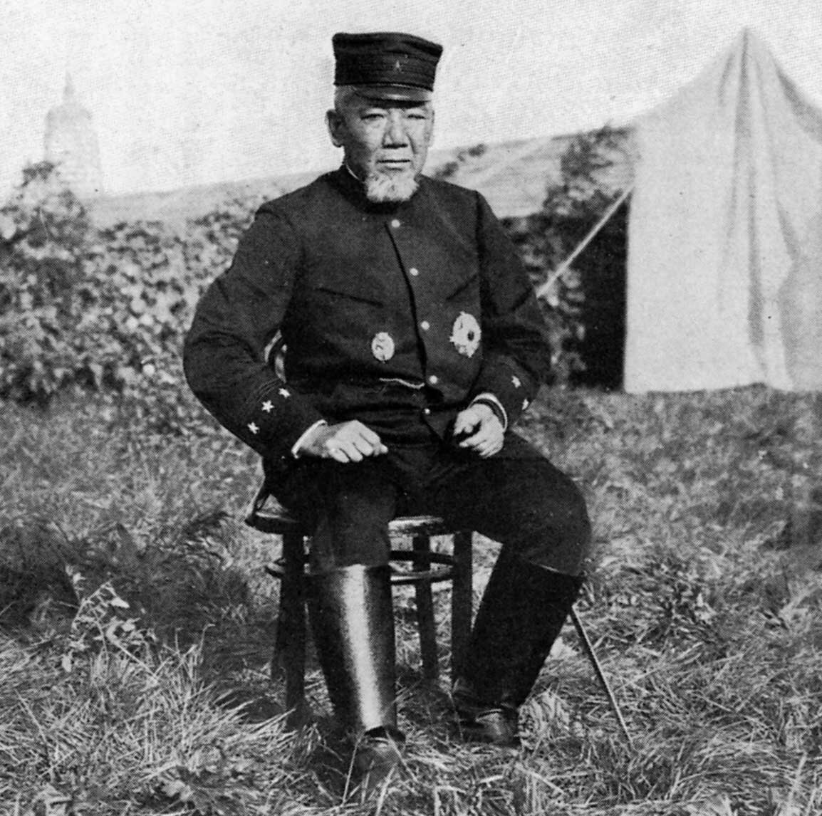 Маршал Ояма Ивао(1842-1916), обучался военному искусству в Европе, служил при штабе генерала Мольтке-старшего во время франко-прусский войны 1870г. Создатель новой японской армии, ревнитель самурайского духа. 