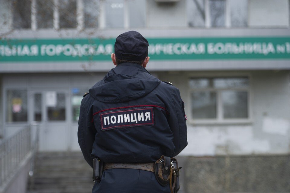     Пострадавшего местного жителя увезли в областную клиническую больницу с проникающим ранением грудной клетки Алексей БУЛАТОВ