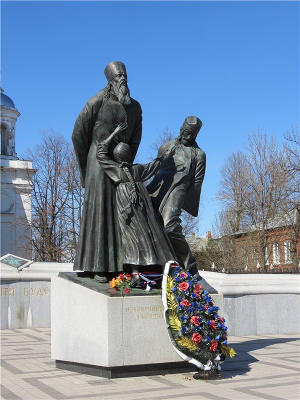 Памятник священнослужителям, убитым в годы сталинских репрессий, фото автора
