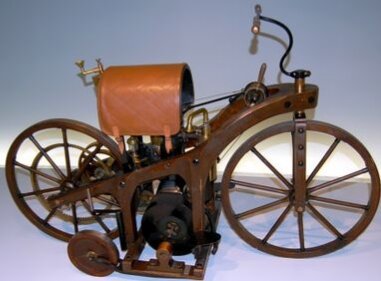 Мотоцикл Даймлера с ДВС 1885год