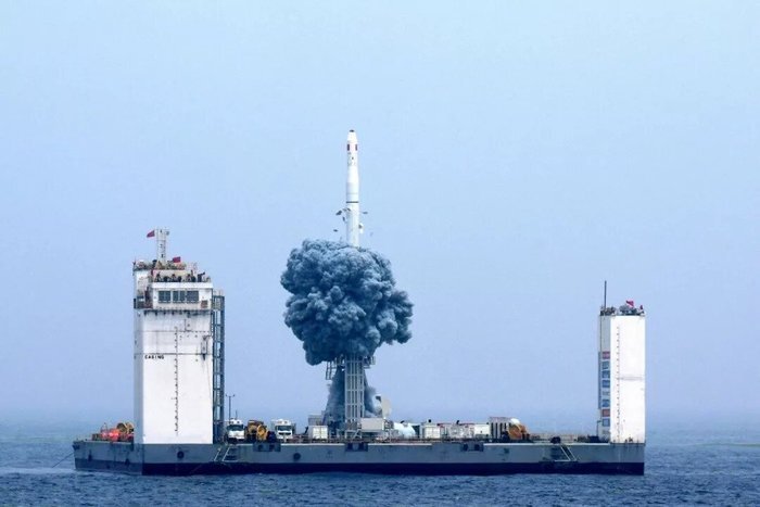 Запуск ракеты с морского стартового комплекса 