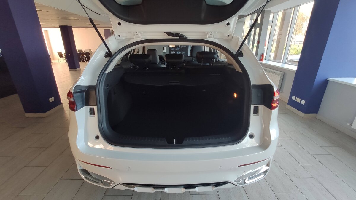 Проем багажника сильно ограничен кузовом