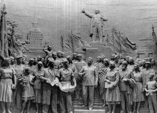 Барельеф на Нарвской в Ленинграде 