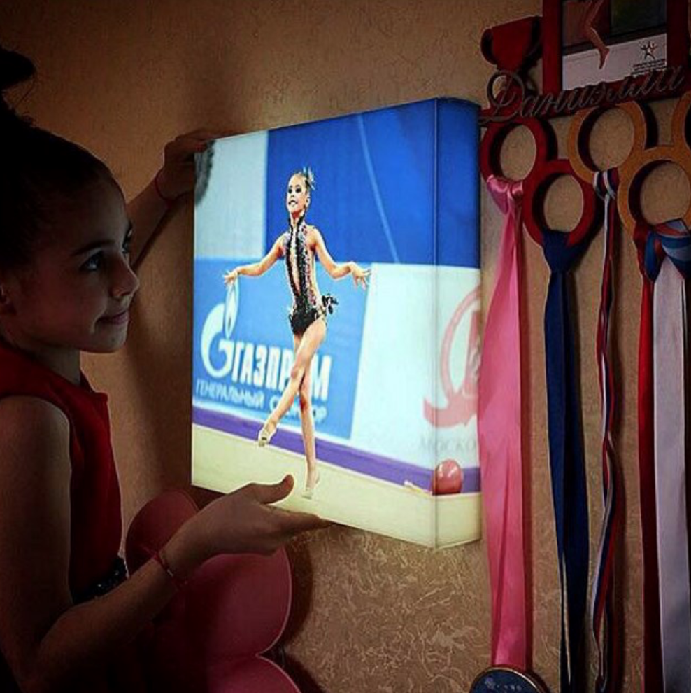 Что подарить спортсменке. Подарок тренеру. Подарки для гимнасток. Подарок хореографу. Подарки для гимнасток на новый.