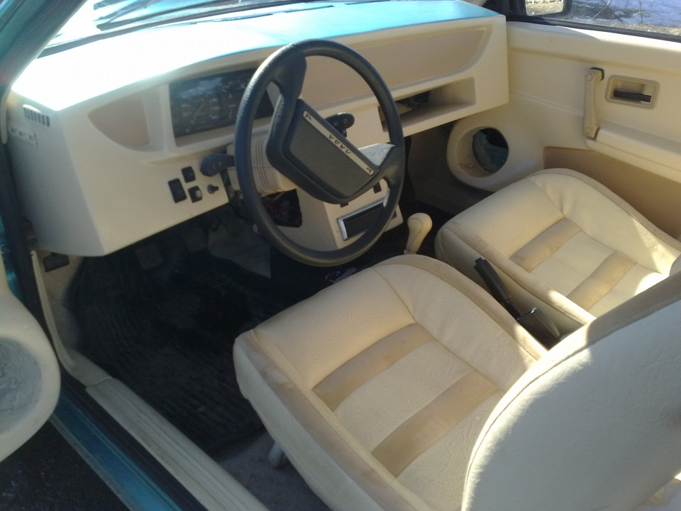 Интересно задуманный и прекрасно  выполненный тюнинг в салоне ВАЗ-2108. (с) Фото DRIVE 2, пользователь FreshArtOrel