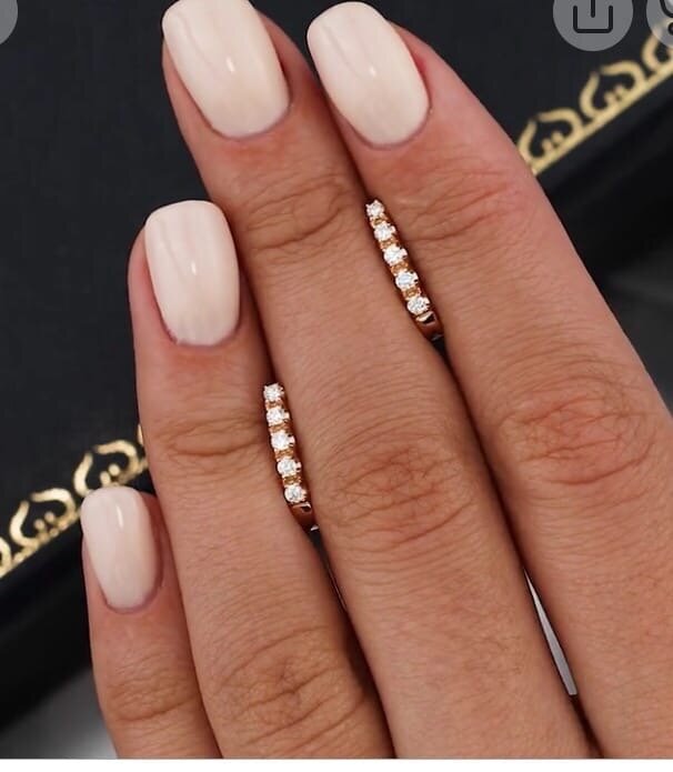 Бренд: БРИЛЛИАНТЫ ЯКУТИИ. Цена: 23.990 рублей. Артикул: 3547-C5R-01. Розовое золото 585 пробы с 10 бриллиантами, 0.31 карат. Вес изделия: 2,46 г