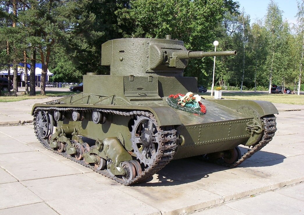 Легкий танк Т-26 http://typrishol.ru/voennaya_texnika/sovetskij-lyogkij-tank-t-26.html