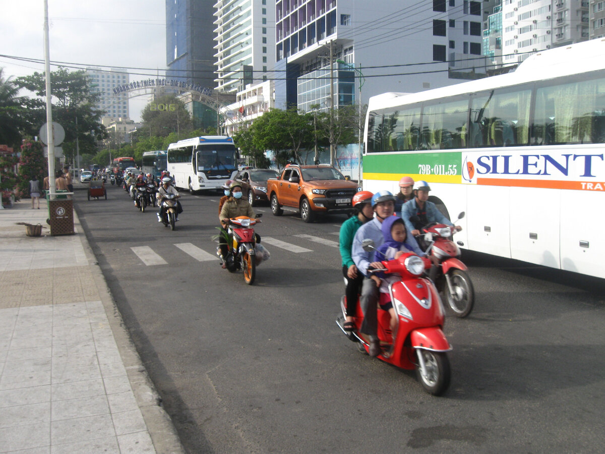 Нячанг - поток мотоциклистов
