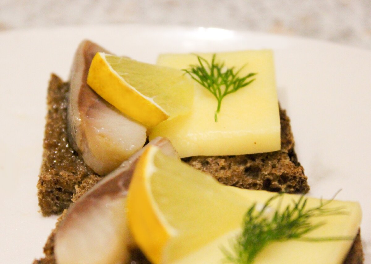 Канапе с сельдью