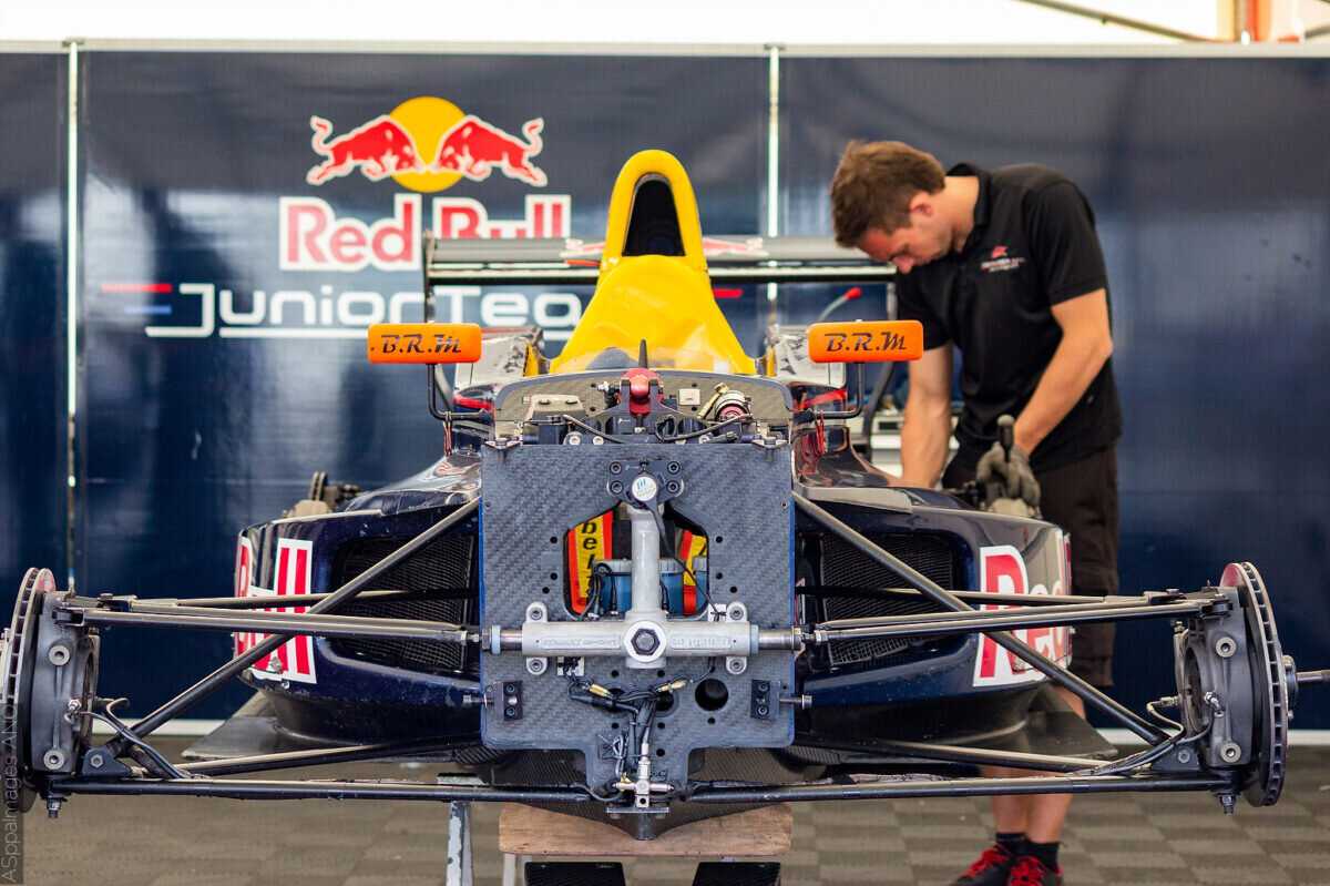 Болид Даниила Квята, европейская Formula Renault 2.0, 2012 год. Фото: © ASppaImages ANO Photoagency / Aleksandr Seregin © Фотоагентство АСППА ИМАДЖЕС АНО F1 & Motorsport Photography, author email: aspressphoto@gmail.com Александр Серегин