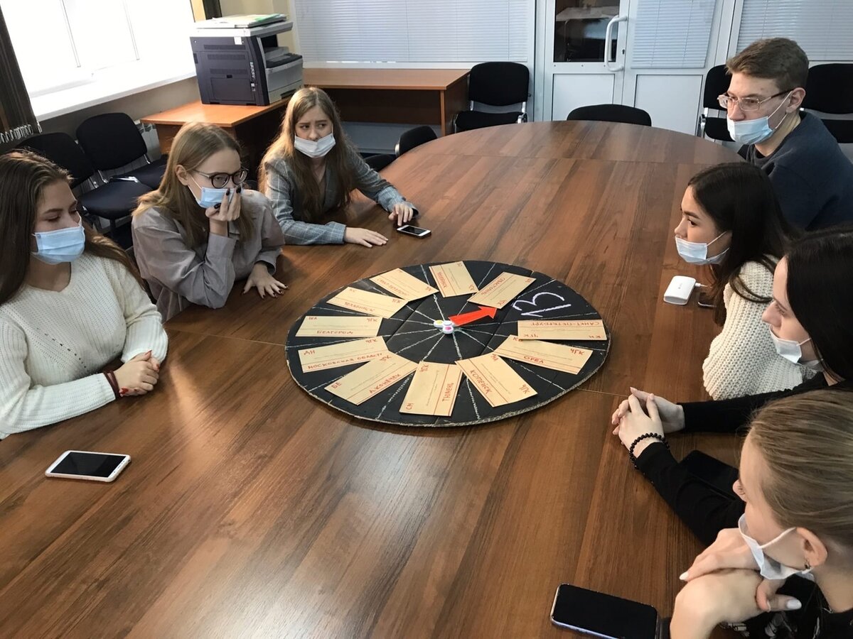 Серия интеллектуальных игр "Что? Где? Когда?"