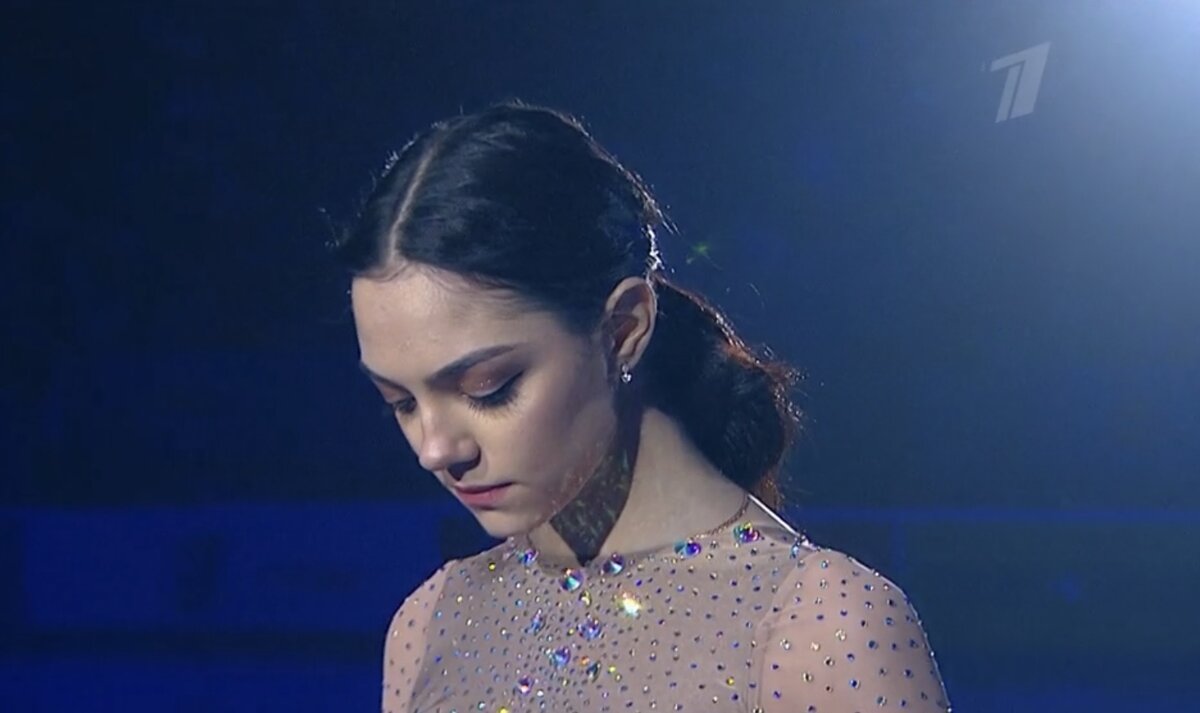 Женя в начале программы. Фото: принтскрин трансляции