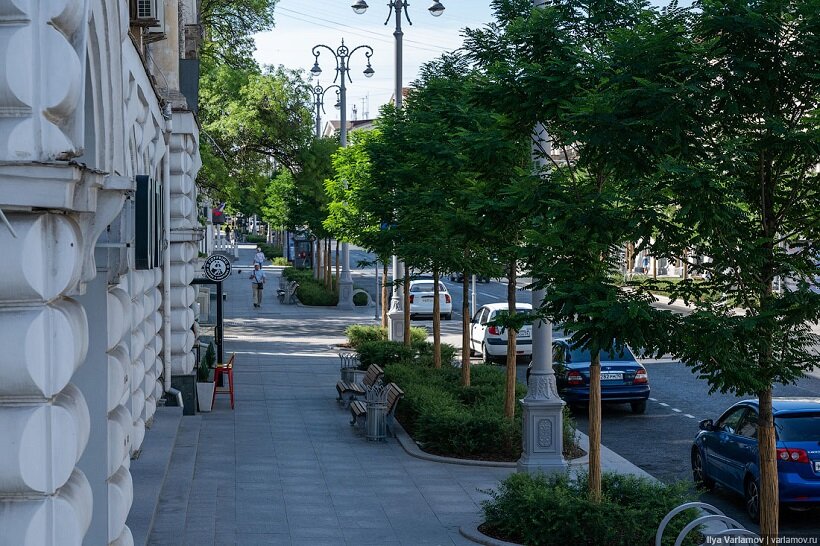 Такой увидел одну из красивейших улиц страны Илья Варламов