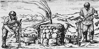 Мастера изготавливают железные орудия.