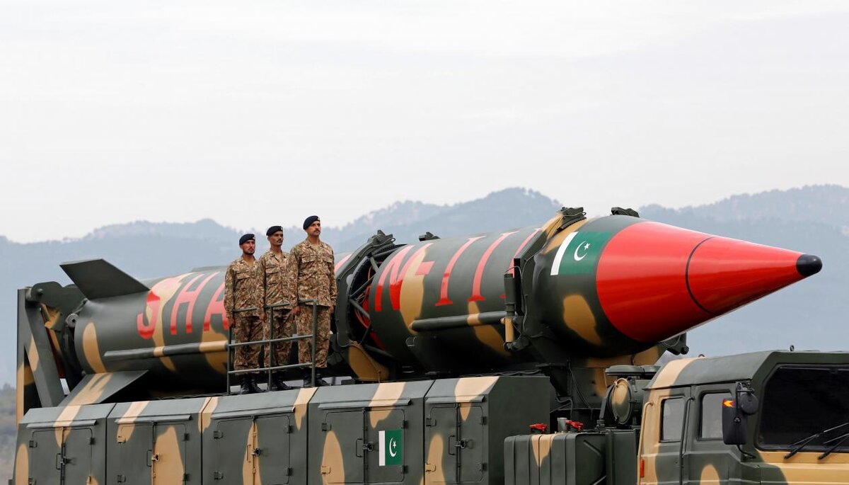 Ядерное вооружение индии. Ядерные ракеты индии. Брсд "шахин-iii". Пакистанская баллистическая ракета шахин 3. Баллистические ракеты пакистана.