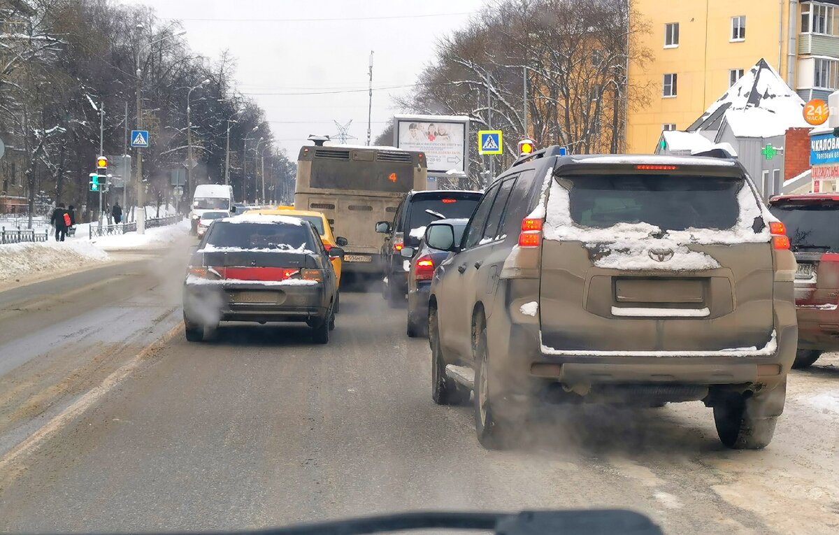 Чем грозит водителю залепленный снегом знак и какая связь между штрафом,  солнцем и задним номерным знаком | Посад | Дзен