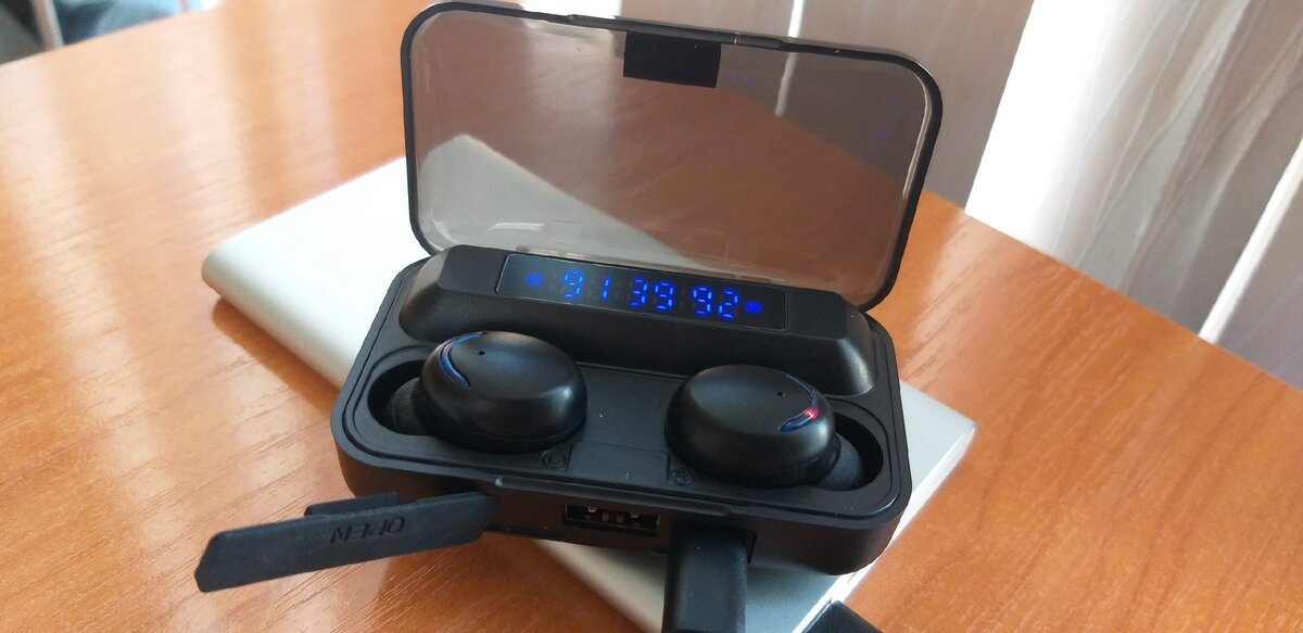 Еще коробка выступает в виде Power bank (об этом ниже)