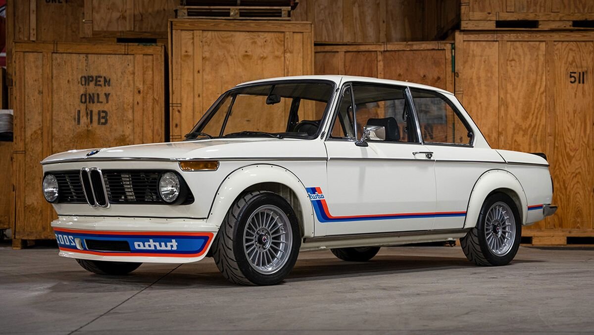 В будущую пятницу на торги аукциона Sotheby's выставят редкое купе BMW — модель 2002 Turbo.